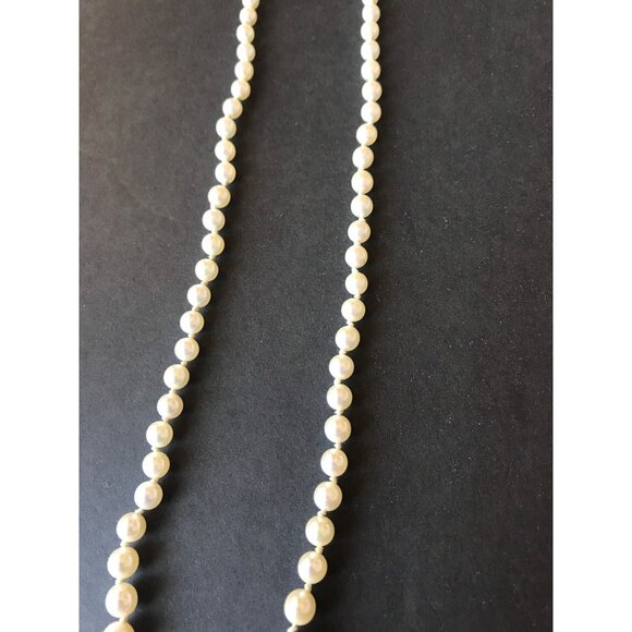 Classic Vintage Graduated Cultured Pearl Necklace With 14 Karat White Gold Clasp - Picture 3 of 8